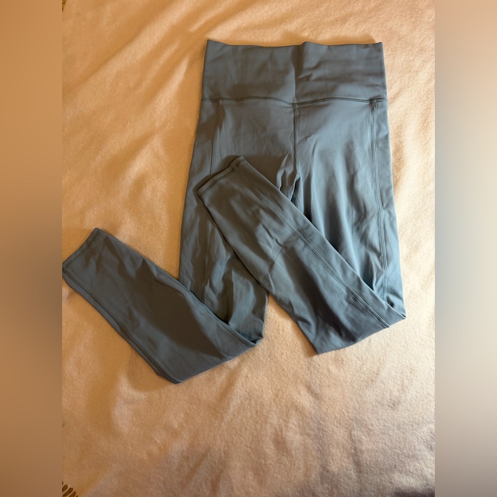 Vuori Women's Leggings in Soft Gray